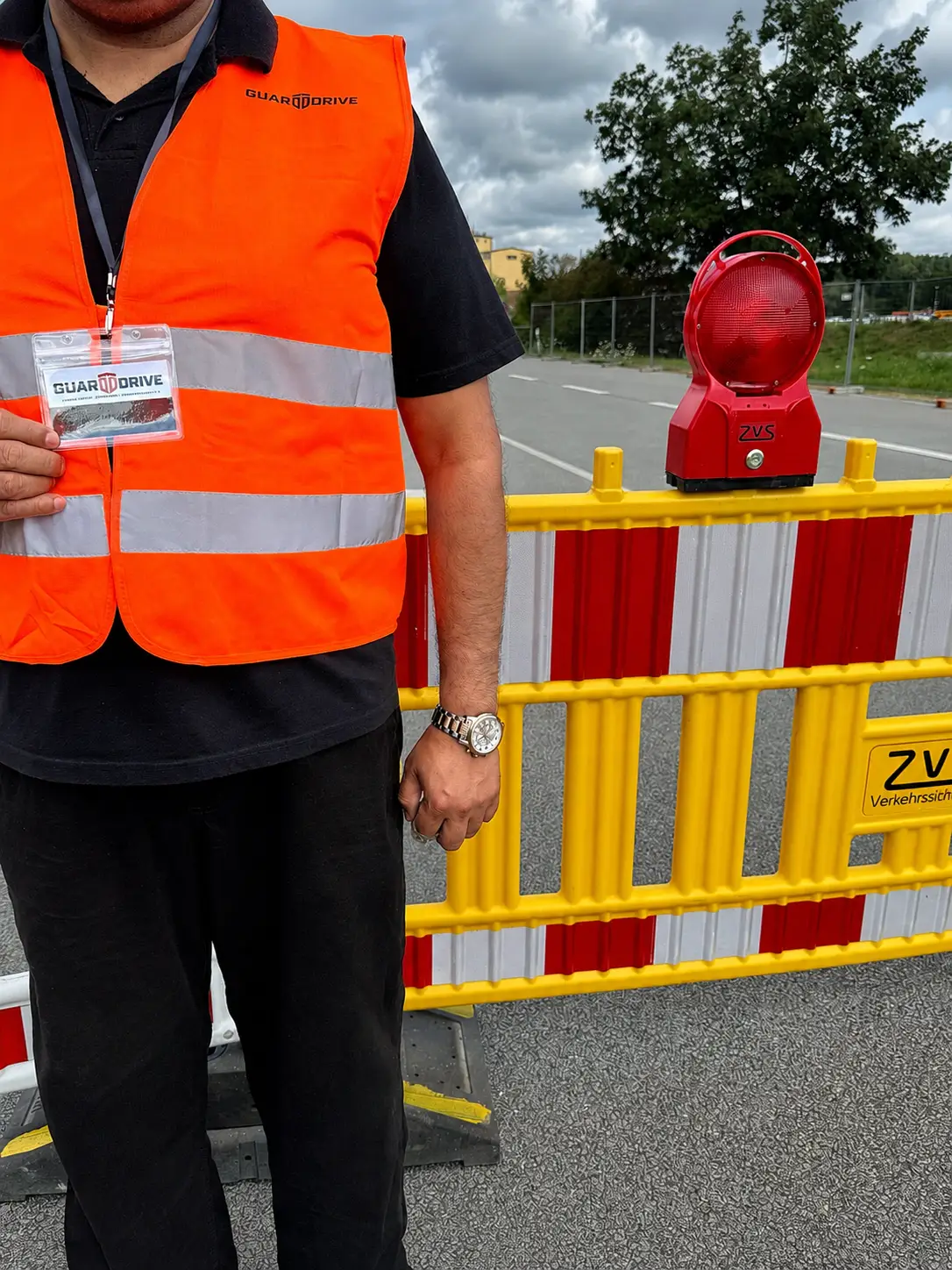 GuardDrive-Mitarbeiter am Baustellenzugang