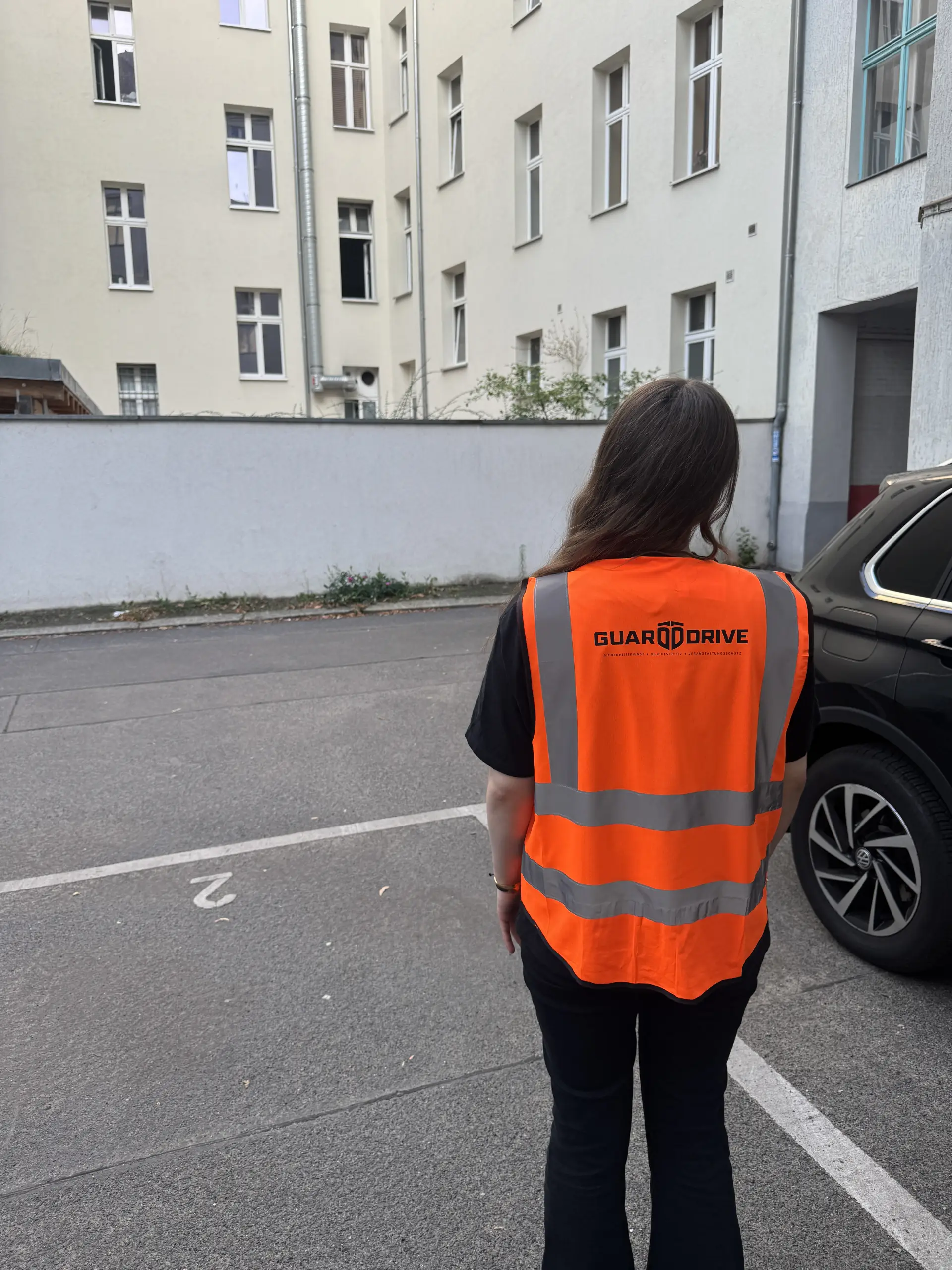 GuardDrive-Mitarbeiterin im Einsatz
