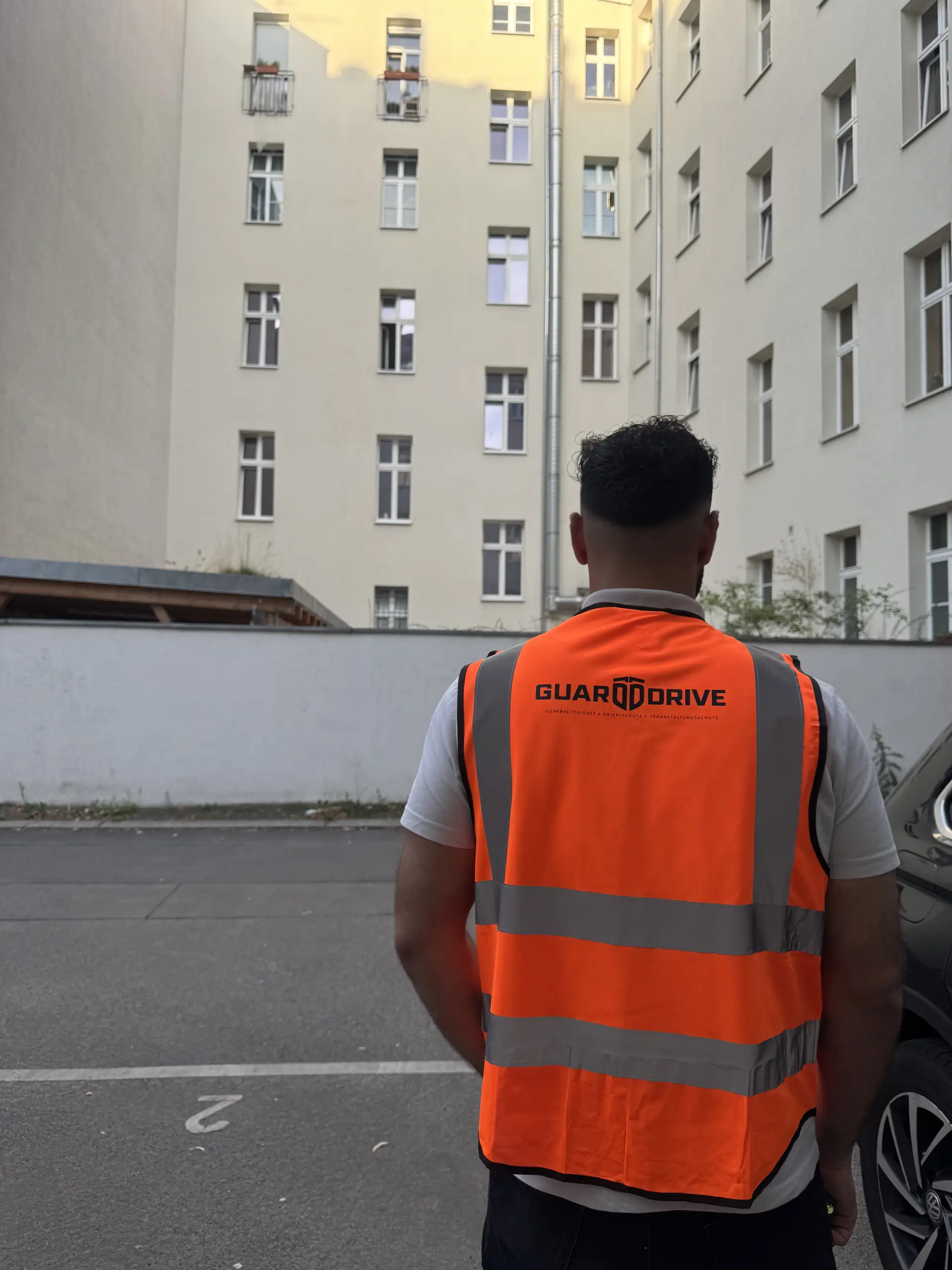 GuardDrive-Mitarbeiter in Warnweste